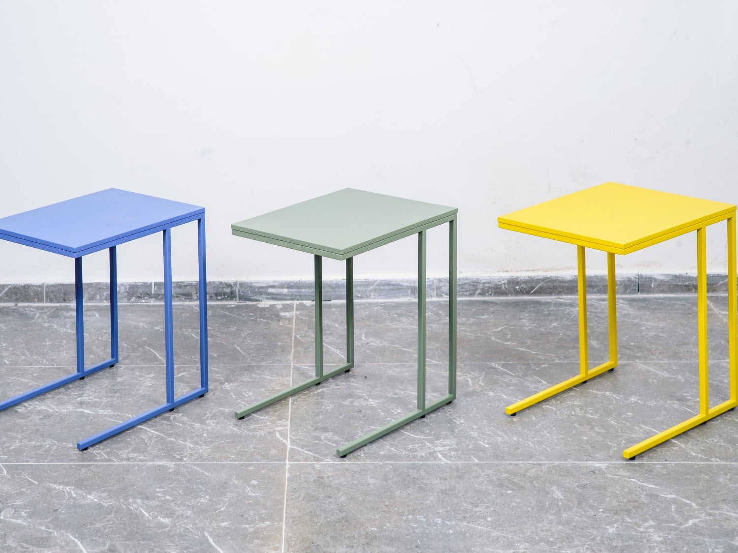 שולחן צד דגם SQUARE ירוק כהה,צהוב,כחול